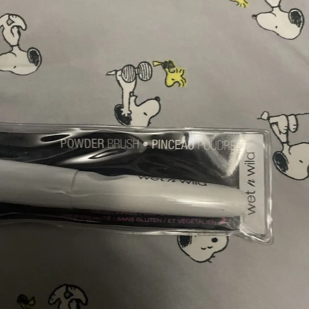 Wet \n\ Wild powder brush